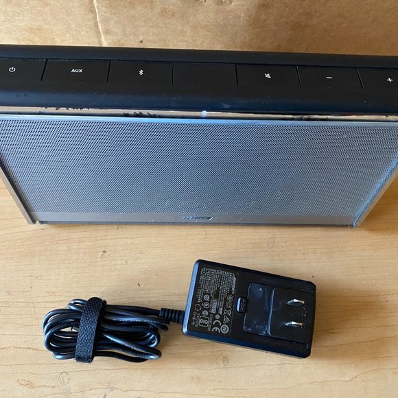 Bose soundlink Bluetooth Mobile speaker - Leather - ( READ ) - Picture 1 of 9
